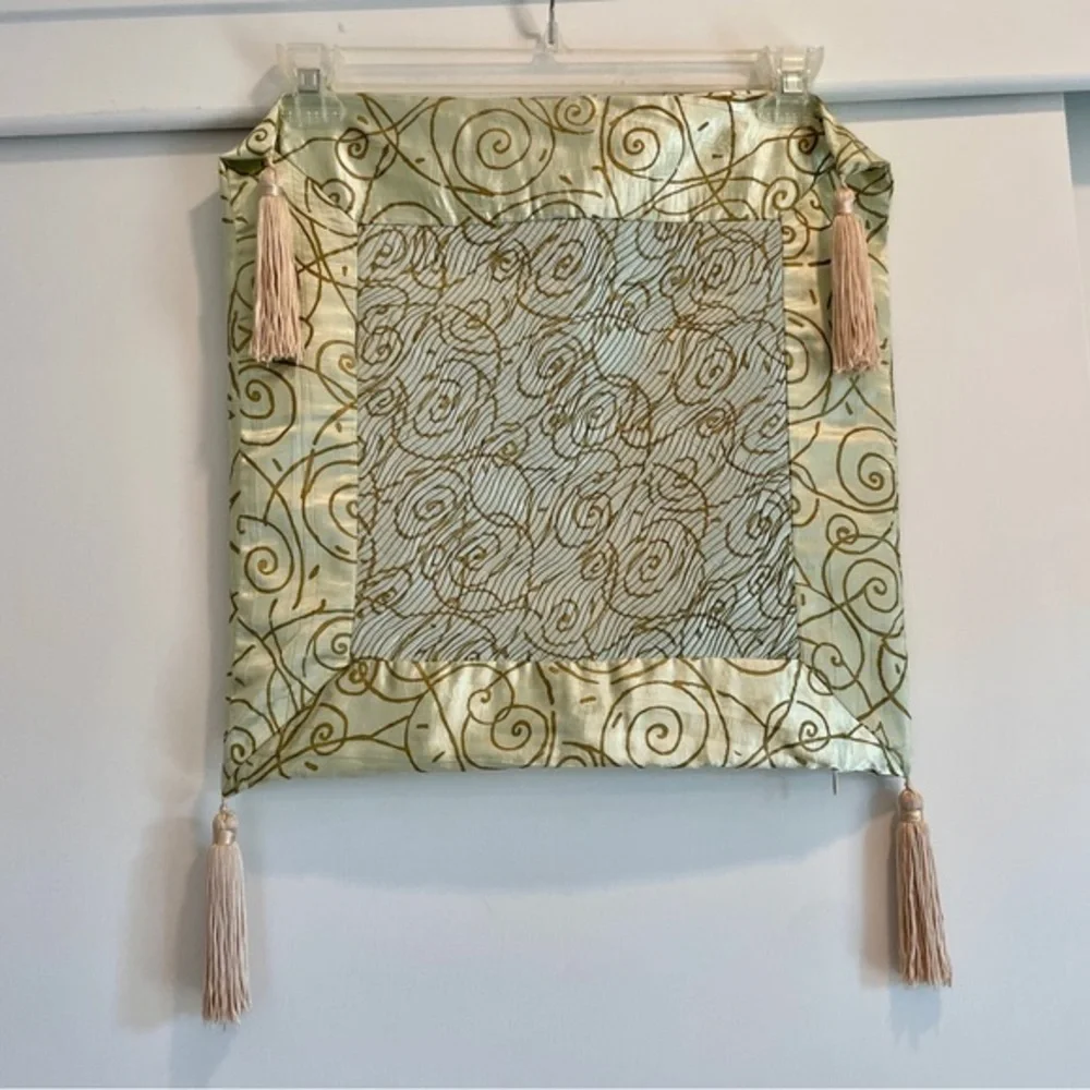 NEW ABC Carpet & Home Set of 2 Seafoam Green Silk‎ Pillowcases w/ Tassels